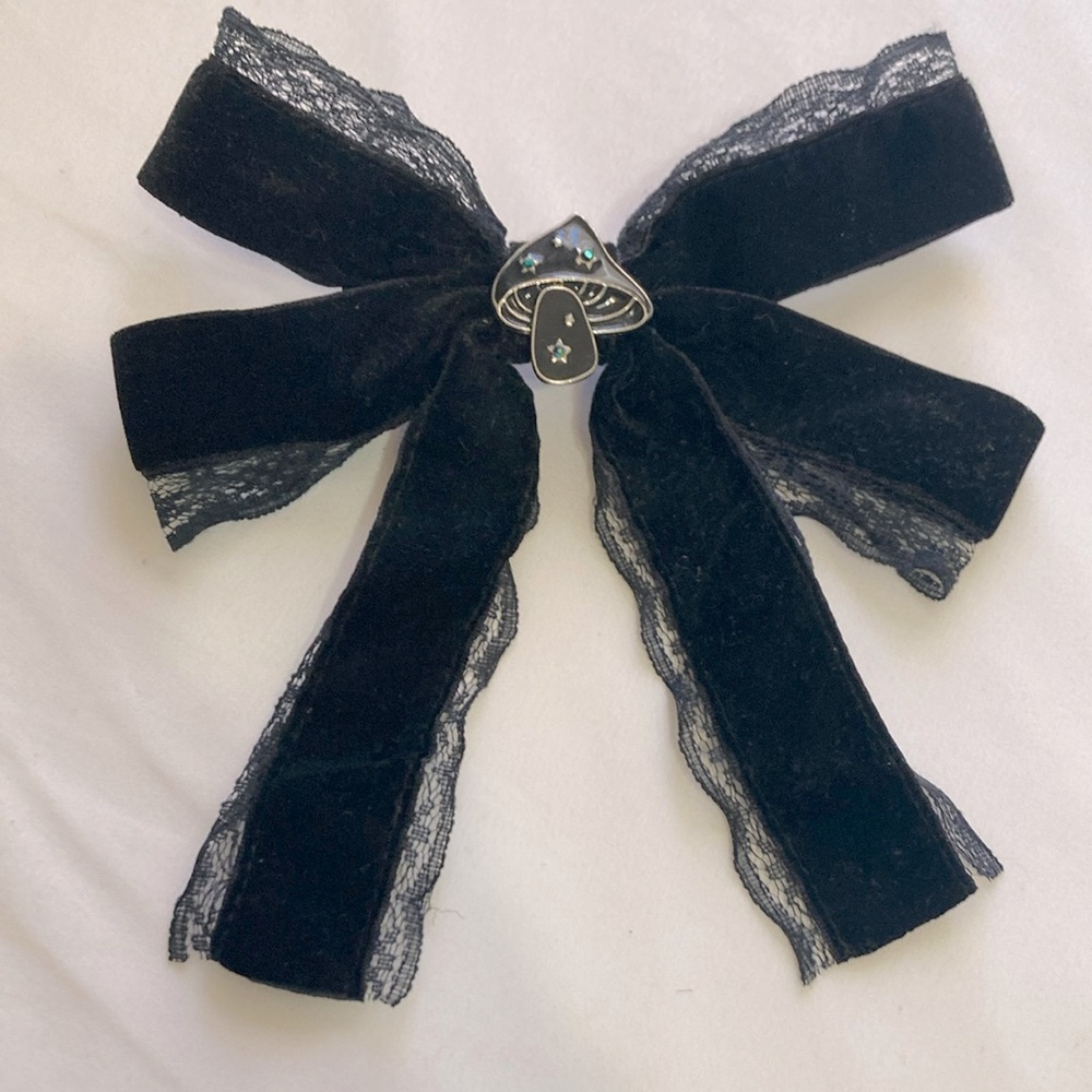 Galaxy Mushroom Velvet Lace Ribbon Hair Bow. Excellent pre~loved conditi…